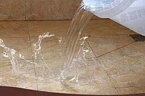 广宁漏水维修 免砸砖防水材料该如何施工